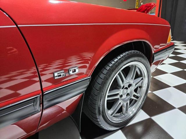 Photo of 1990 Red Ford Mustang