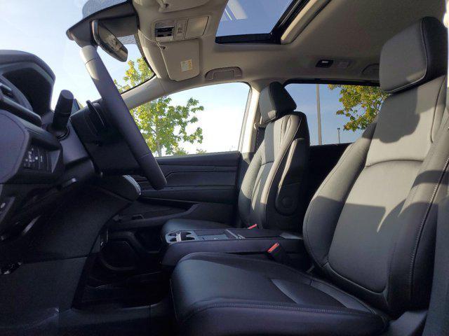Photo of 2025 Crystal Black Pearl Honda Odyssey