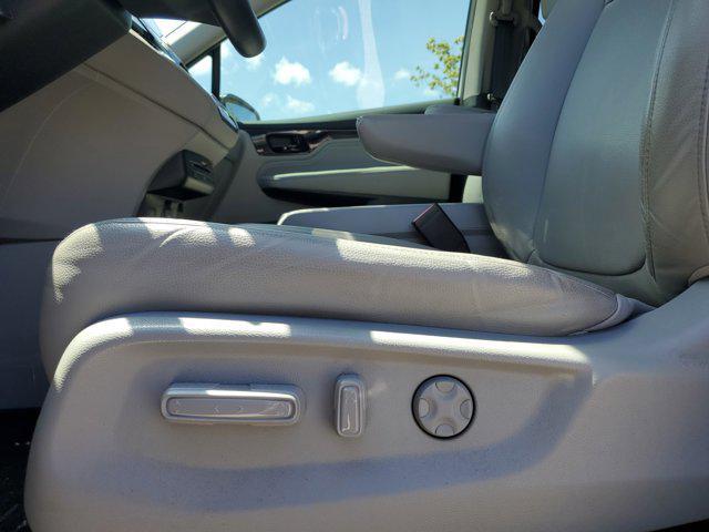 Photo of 2024 Sonic Gray Pearl Honda Odyssey
