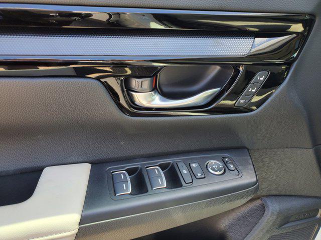 Photo of 2026 Platinum White Pearl Honda CR-V