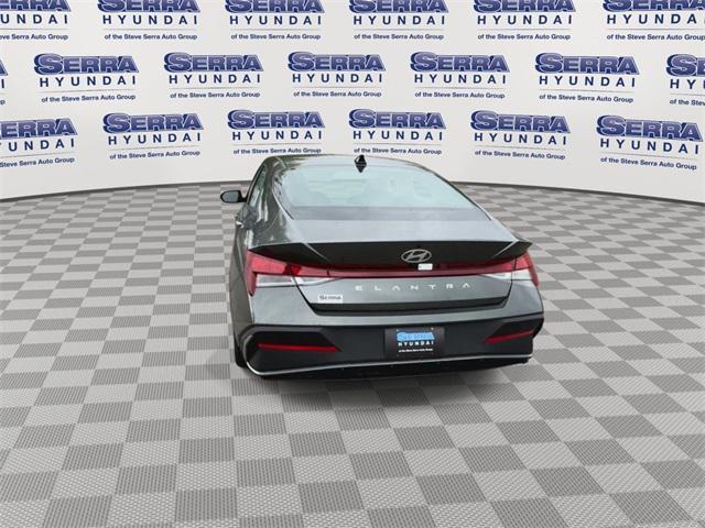 Photo of 2024 Amazon Gray Hyundai ELANTRA