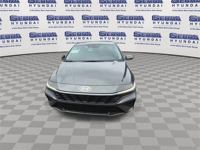 Photo of 2024 Amazon Gray Hyundai ELANTRA