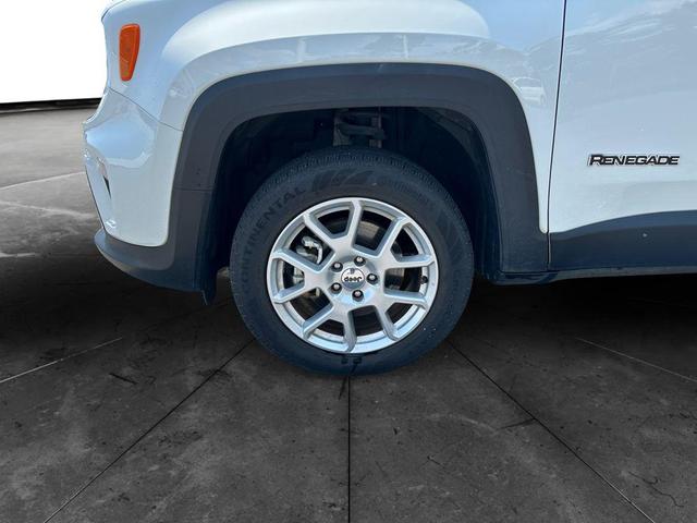 Photo of 2023 Alpine White Clearcoat Jeep Renegade