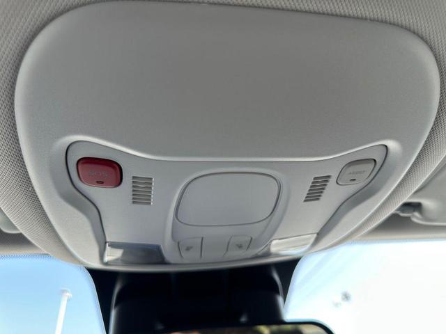 Photo of 2023 Alpine White Clearcoat Jeep Renegade