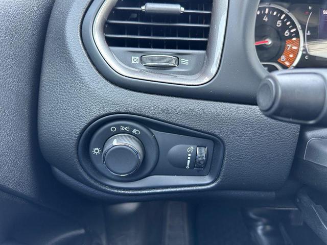 Photo of 2023 Alpine White Clearcoat Jeep Renegade