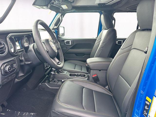 Photo of 2025 Hydro Blue Pearlcoat Jeep Gladiator
