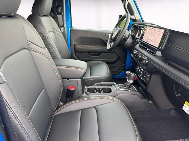 Photo of 2025 Hydro Blue Pearlcoat Jeep Gladiator