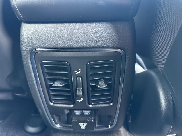 Photo of 2022 Diamond Black Crystal Pearlcoat Jeep Grand Cherokee