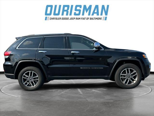 Photo of 2022 Diamond Black Crystal Pearlcoat Jeep Grand Cherokee