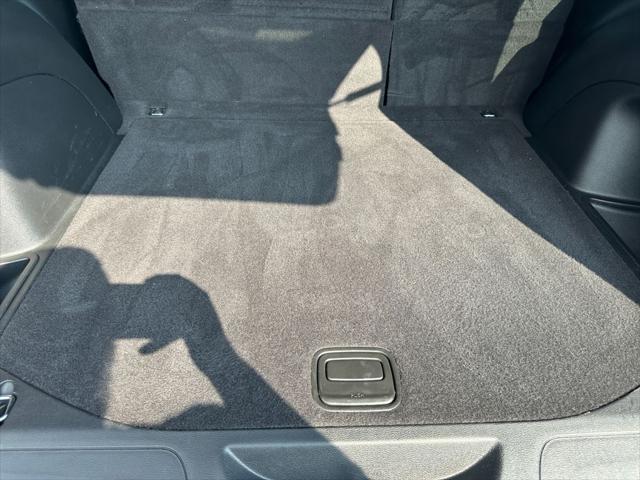 Photo of 2022 Diamond Black Crystal Pearlcoat Jeep Grand Cherokee