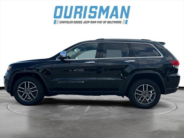 Photo of 2022 Diamond Black Crystal Pearlcoat Jeep Grand Cherokee