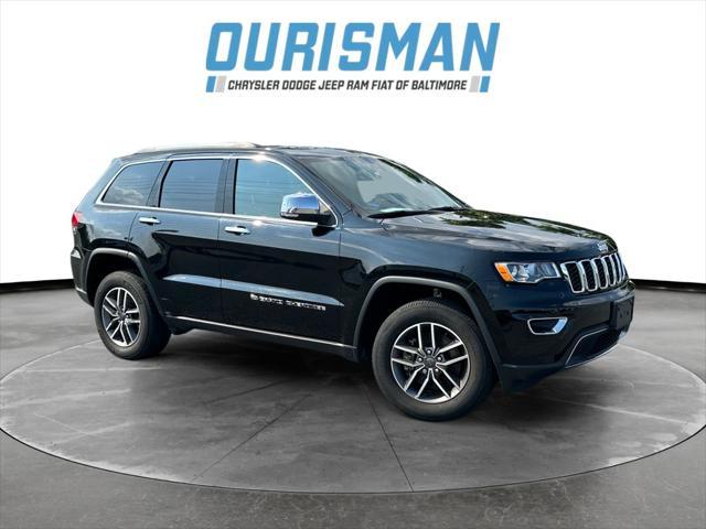 Photo of 2022 Diamond Black Crystal Pearlcoat Jeep Grand Cherokee