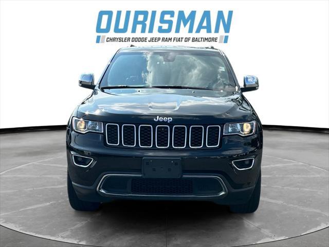 Photo of 2022 Diamond Black Crystal Pearlcoat Jeep Grand Cherokee