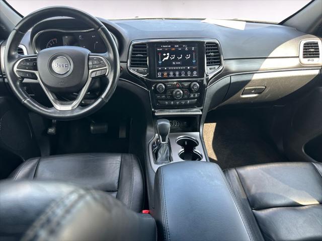 Photo of 2022 Diamond Black Crystal Pearlcoat Jeep Grand Cherokee
