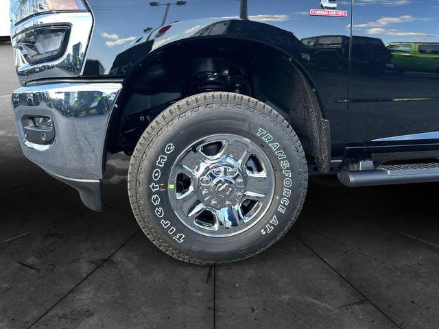 Photo of 2025 Diamond Black Crystal Pearlcoat RAM 2500