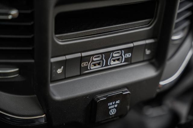 Photo of 2026 Diamond Black Crystal Pearlcoat RAM 1500