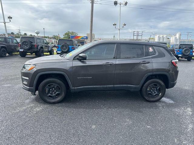 Photo of 2018 Granite Crystal Metallic Clearcoat Jeep Compass