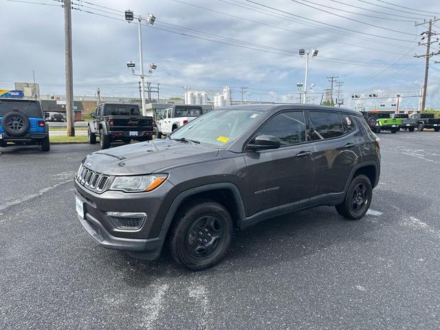 Photo of 2018 Granite Crystal Metallic Clearcoat Jeep Compass
