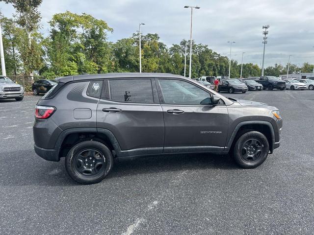 Photo of 2018 Granite Crystal Metallic Clearcoat Jeep Compass