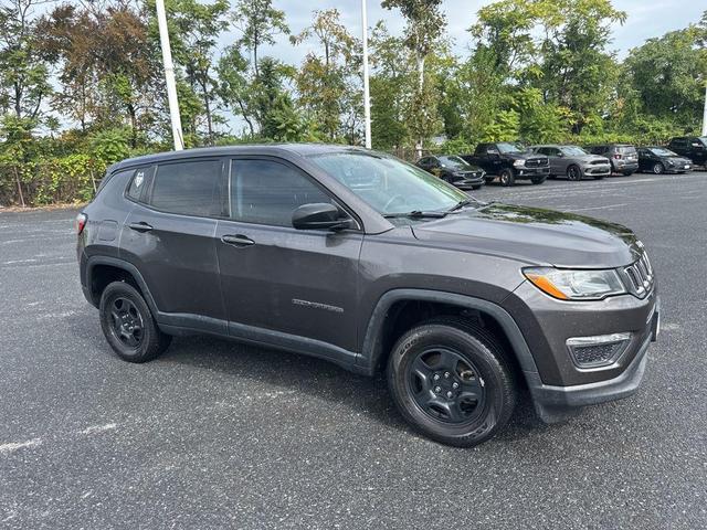 Photo of 2018 Granite Crystal Metallic Clearcoat Jeep Compass