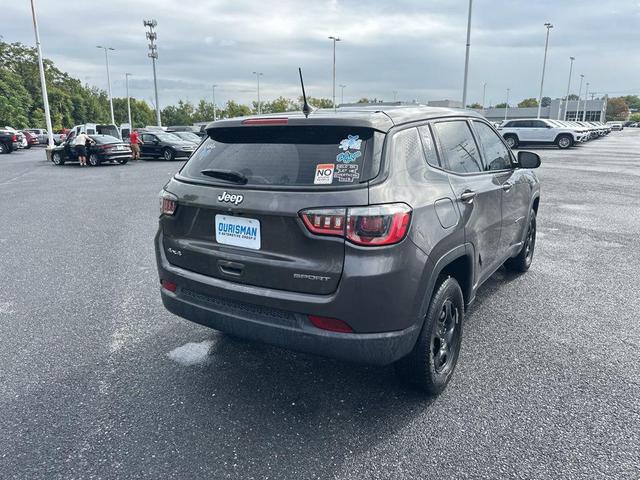 Photo of 2018 Granite Crystal Metallic Clearcoat Jeep Compass