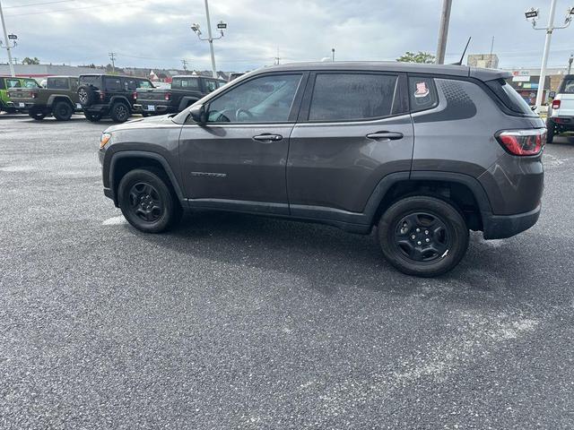 Photo of 2018 Granite Crystal Metallic Clearcoat Jeep Compass