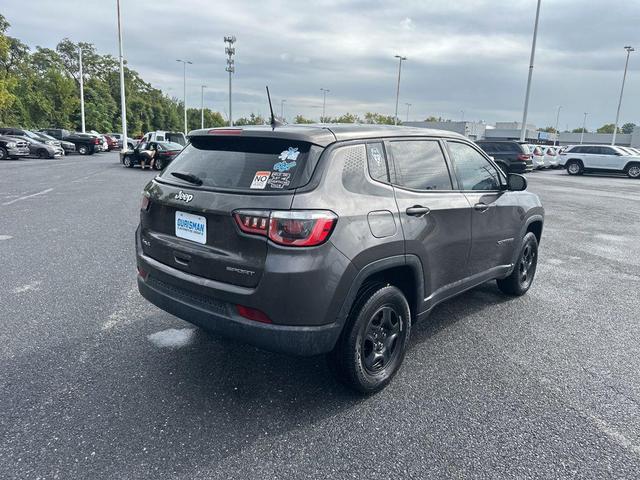 Photo of 2018 Granite Crystal Metallic Clearcoat Jeep Compass
