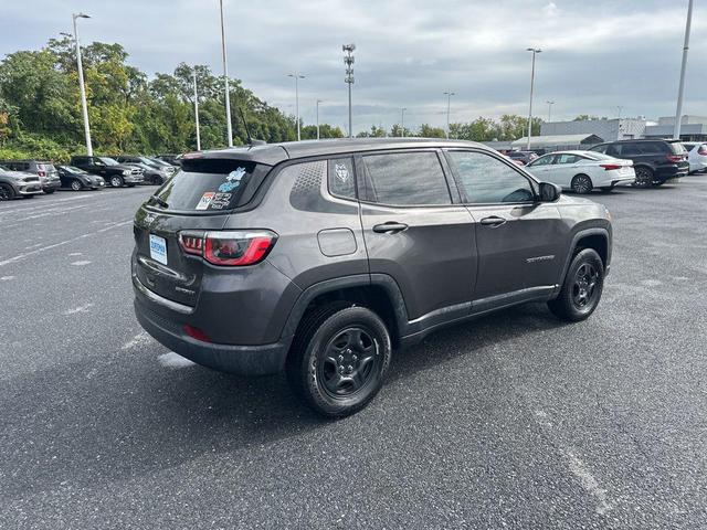 Photo of 2018 Granite Crystal Metallic Clearcoat Jeep Compass
