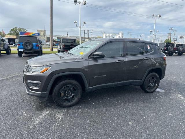 Photo of 2018 Granite Crystal Metallic Clearcoat Jeep Compass
