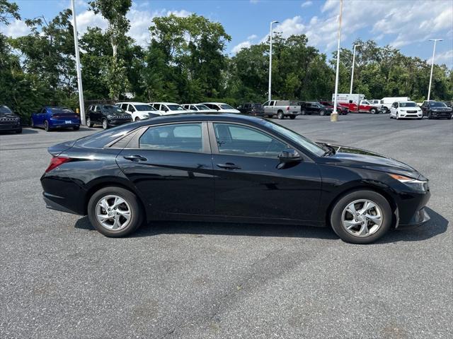 Photo of 2023 Phantom Black Hyundai ELANTRA