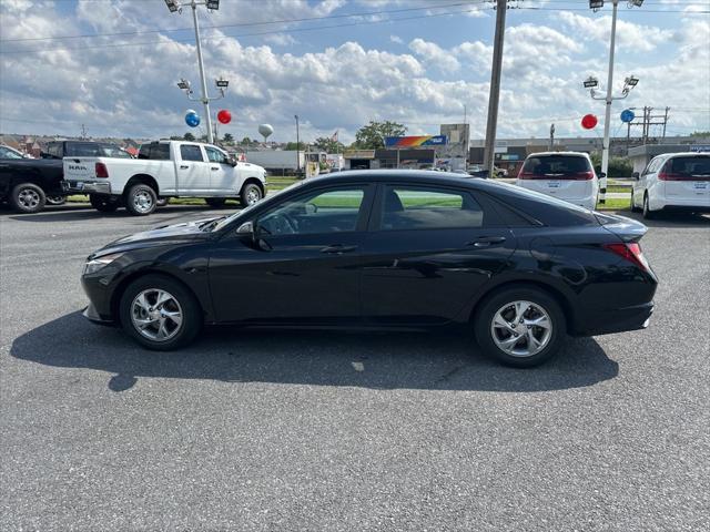 Photo of 2023 Phantom Black Hyundai ELANTRA