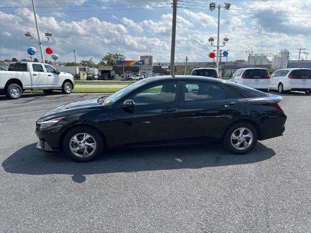 Photo of 2023 Phantom Black Hyundai ELANTRA