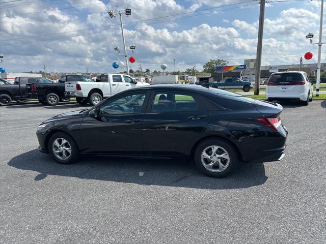 Photo of 2023 Phantom Black Hyundai ELANTRA