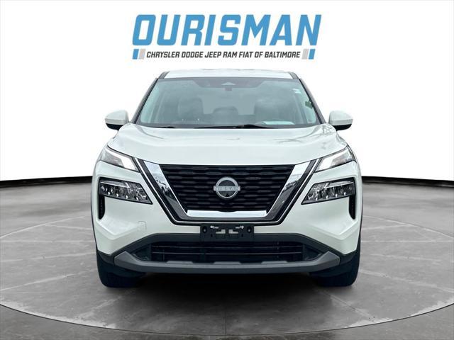 Photo of 2023 Pearl White Tricoat Nissan Rogue