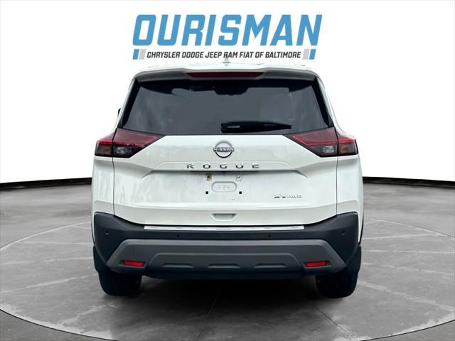 Photo of 2023 Pearl White Tricoat Nissan Rogue