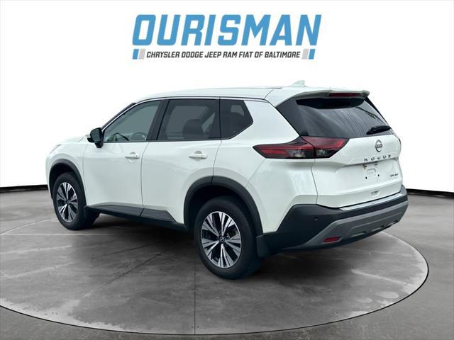 Photo of 2023 Pearl White Tricoat Nissan Rogue