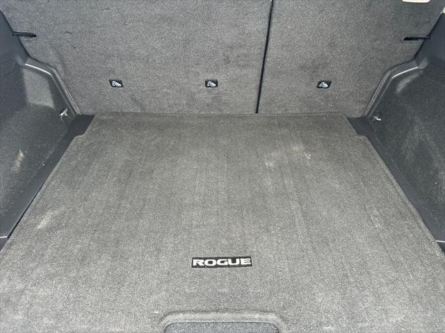 Photo of 2023 Pearl White Tricoat Nissan Rogue