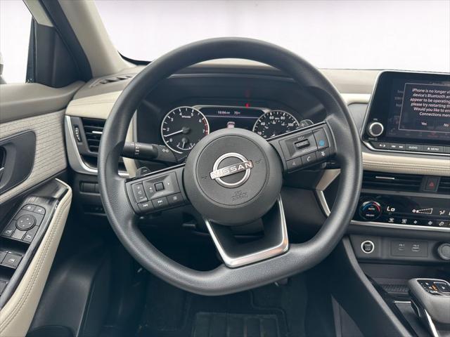Photo of 2023 Pearl White Tricoat Nissan Rogue