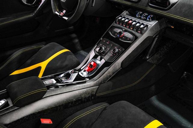 Photo of 2018 Giallo Horus Matt - AD PERSONAM Lamborghini Huracan