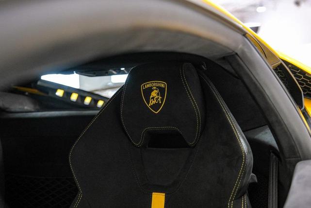 Photo of 2018 Giallo Horus Matt - AD PERSONAM Lamborghini Huracan