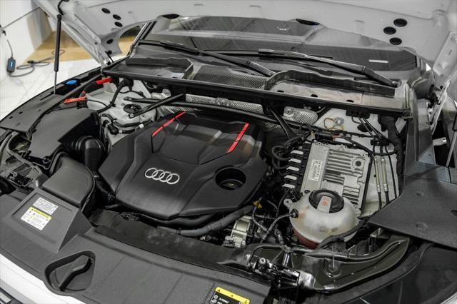Photo of 2022 Glacier White Audi SQ5