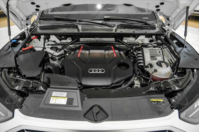Photo of 2022 Glacier White Audi SQ5