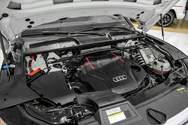 Photo of 2022 Glacier White Audi SQ5