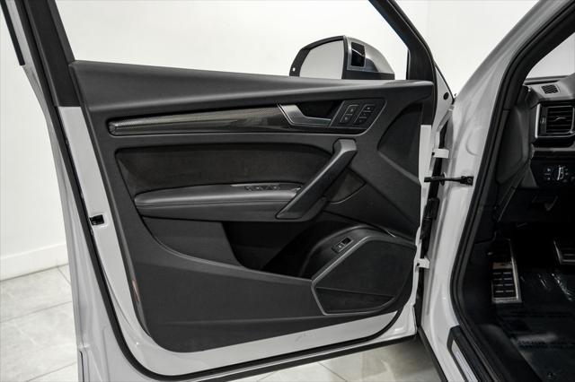 Photo of 2022 Glacier White Audi SQ5