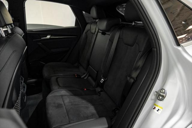 Photo of 2022 Glacier White Audi SQ5