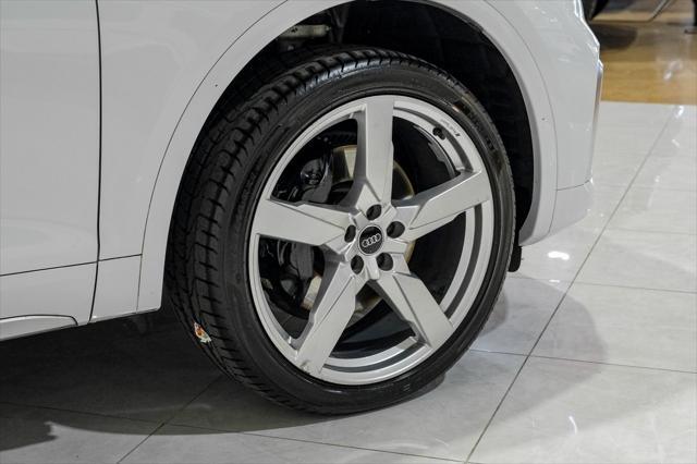 Photo of 2022 Glacier White Audi SQ5