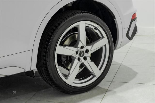 Photo of 2022 Glacier White Audi SQ5