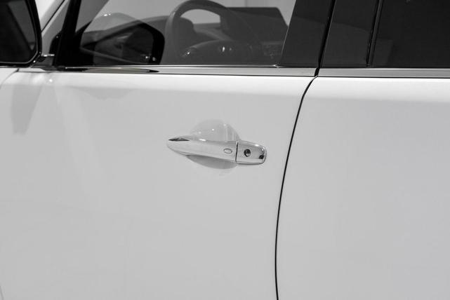 Photo of 2022 Moonstone White INFINITI QX80