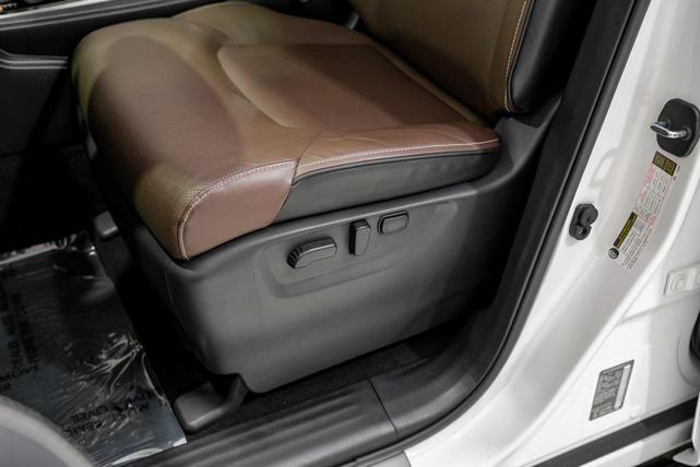 Photo of 2022 Moonstone White INFINITI QX80