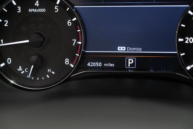 Photo of 2022 Moonstone White INFINITI QX80